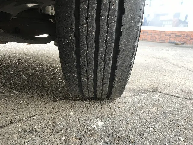 いすゞ エルフ KR-NKR81EA(2WD)の写真35