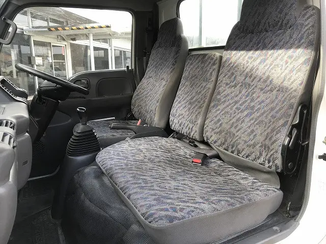 いすゞ エルフ KR-NKR81EA(2WD)の写真40