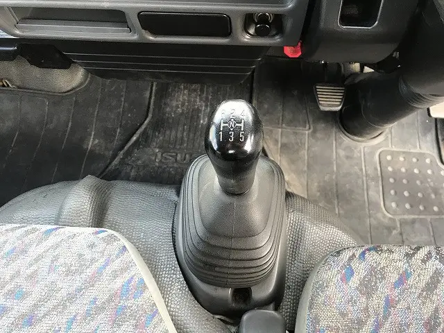 いすゞ エルフ KR-NKR81EA(2WD)の写真43