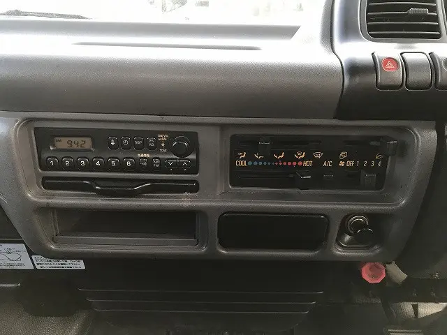 いすゞ エルフ KR-NKR81EA(2WD)の写真44