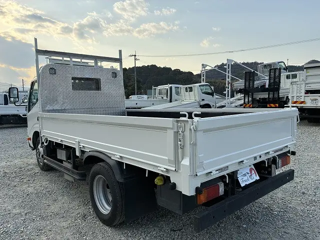 日野 デュトロ 2RG-XZU645M(2WD)の写真6