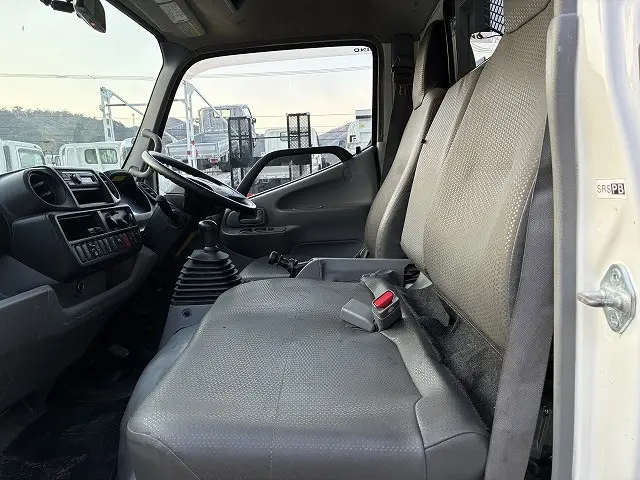 日野 デュトロ 2RG-XZU645M(2WD)の写真28