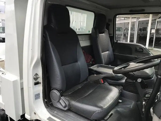 いすゞ エルフ TPG-NKR85AD(2WD)の写真34