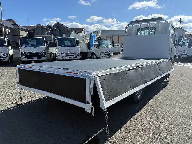 いすゞ エルフ TRG-NMR85AR(2WD)の写真13