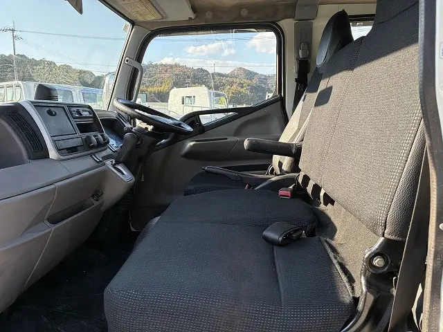 三菱 キャンター 2RG-FBA20(2WD)の写真24
