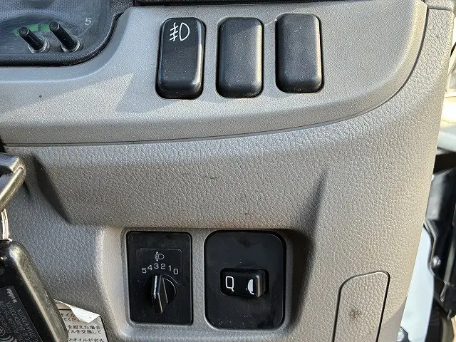 三菱 キャンター 2RG-FBA20(2WD)の写真32