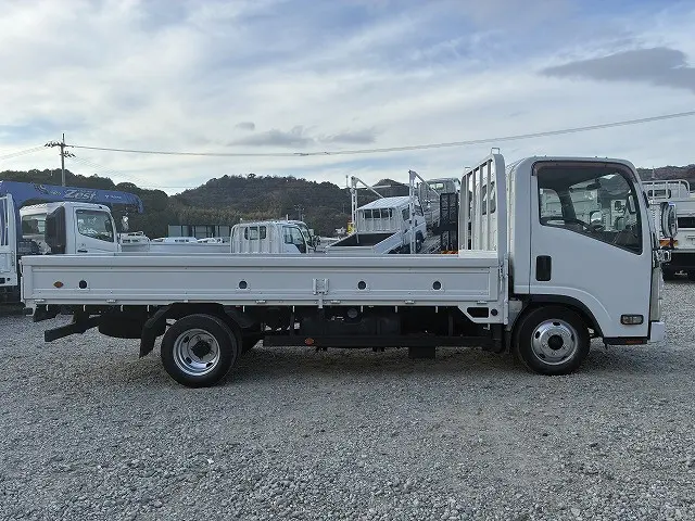 いすゞ エルフ TKG-NLR85AR(2WD)の写真5