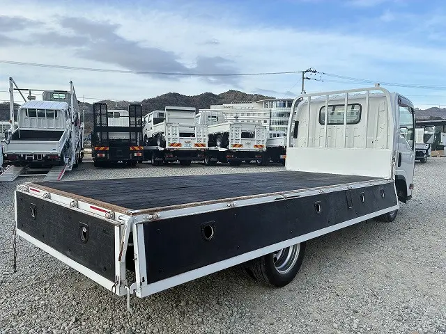 いすゞ エルフ TKG-NLR85AR(2WD)の写真15