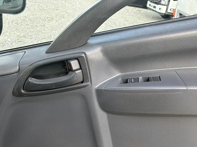 いすゞ エルフ TKG-NLR85AR(2WD)の写真41