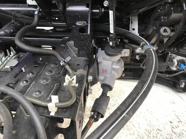 いすゞ エルフ 2RG-NPR88AM(2WD)の写真23