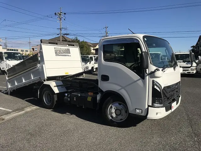 いすゞ エルフ 2RG-NKR88AM(2WD)の写真3