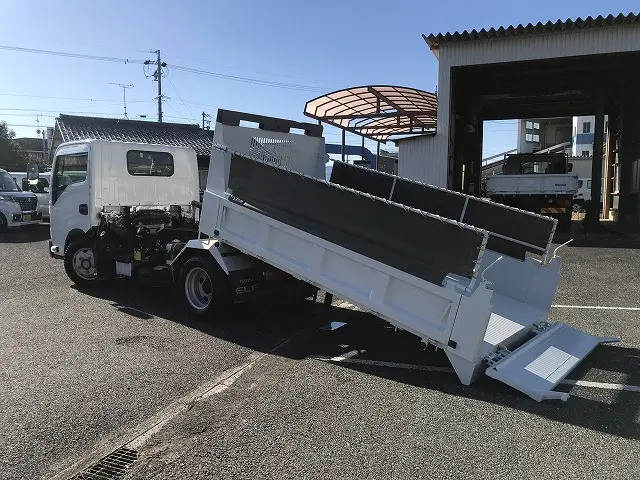 いすゞ エルフ 2RG-NKR88AM(2WD)の写真4