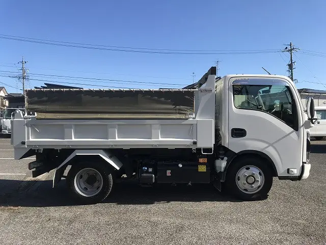 いすゞ エルフ 2RG-NKR88AM(2WD)の写真9