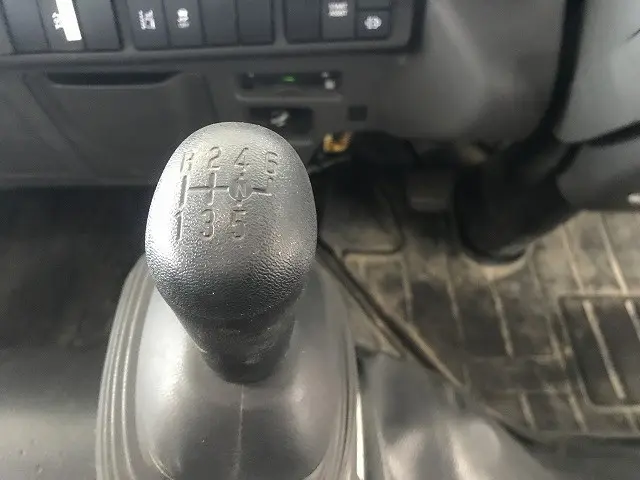 いすゞ エルフ 2RG-NKR88AM(2WD)の写真36