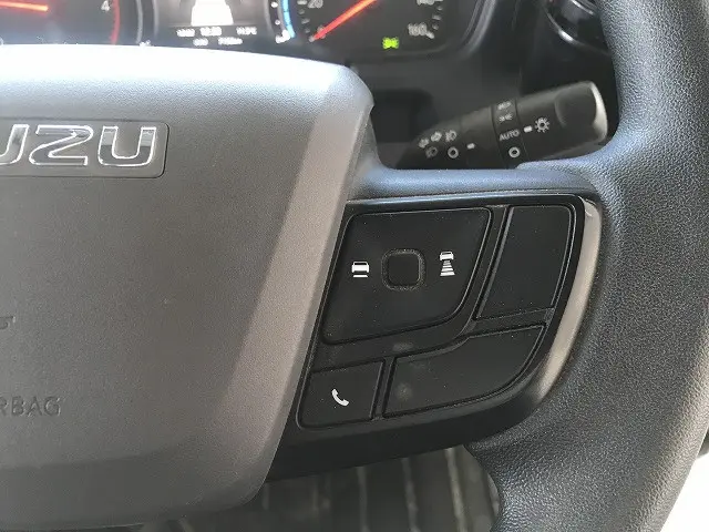 いすゞ エルフ 2RG-NKR88AM(2WD)の写真38