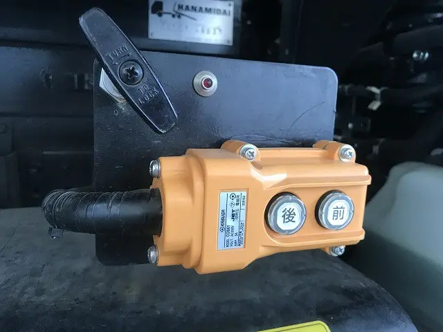 いすゞ エルフ 2RG-NKR88AM(2WD)の写真41