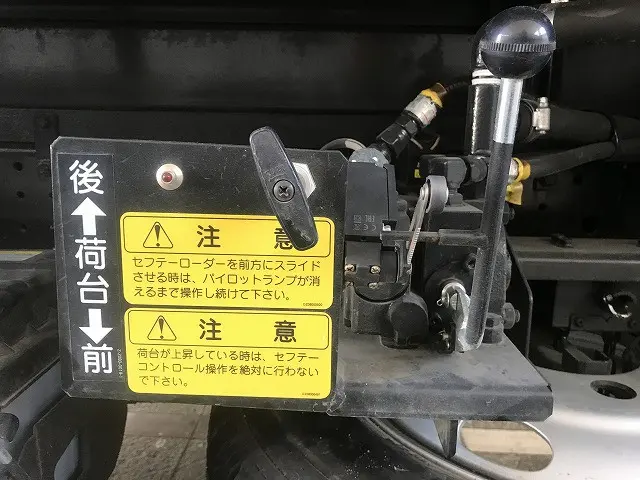 いすゞ エルフ 2RG-NKR88AM(2WD)の写真42