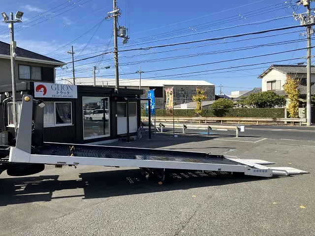 いすゞ エルフ BDG-NPR85AN(2WD)の写真9