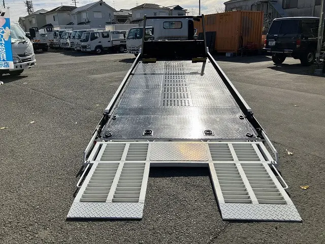 いすゞ エルフ BDG-NPR85AN(2WD)の写真12