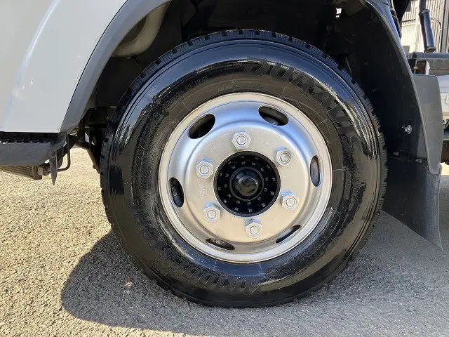 いすゞ エルフ BDG-NPR85AN(2WD)の写真24