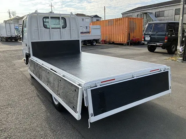 いすゞ エルフ TKG-NKR85A(2WD)の写真13