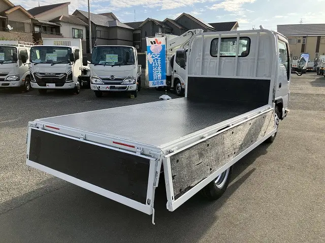 いすゞ エルフ TKG-NKR85A(2WD)の写真15