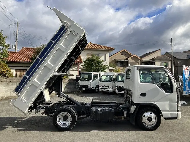いすゞ エルフ PB-NKR81AD(2WD)の写真5