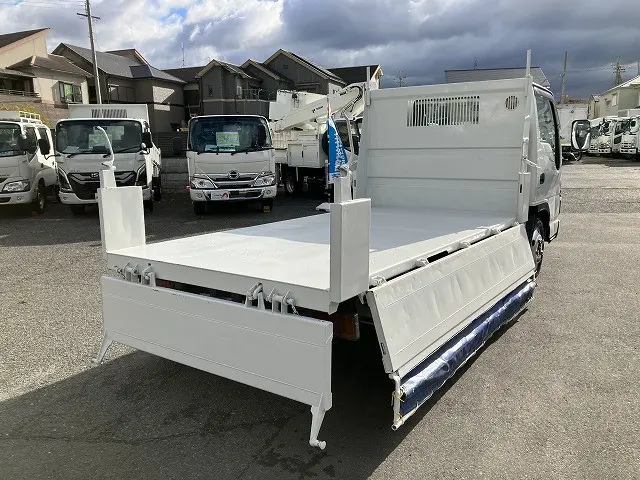 いすゞ エルフ PB-NKR81AD(2WD)の写真22