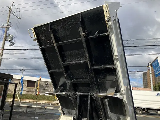 いすゞ エルフ PB-NKR81AD(2WD)の写真28