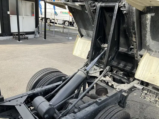 いすゞ エルフ PB-NKR81AD(2WD)の写真29