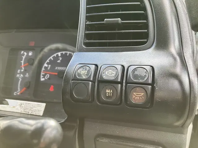 いすゞ エルフ PB-NKR81AD(2WD)の写真38