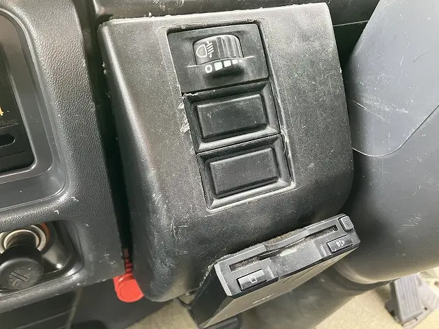 いすゞ エルフ PB-NKR81AD(2WD)の写真40