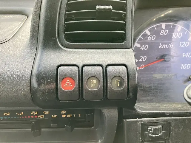 いすゞ エルフ PB-NKR81AD(2WD)の写真41