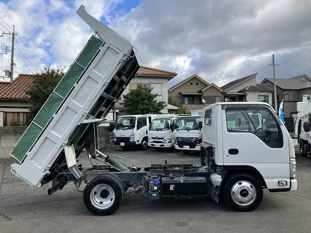 いすゞ エルフ 2RG-NKR88AD(2WD)の写真5