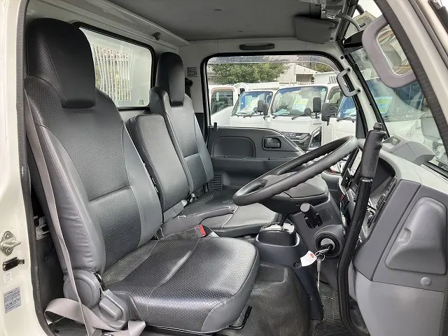 いすゞ エルフ 2RG-NKR88AD(2WD)の写真44