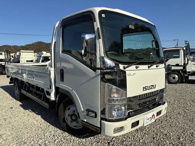 いすゞ エルフ 2RG-NLR88AR(2WD)の写真3