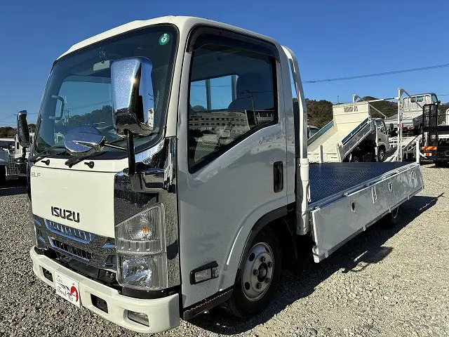 いすゞ エルフ 2RG-NLR88AR(2WD)の写真9