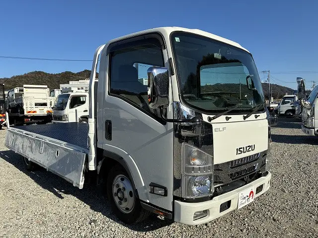 いすゞ エルフ 2RG-NLR88AR(2WD)の写真10