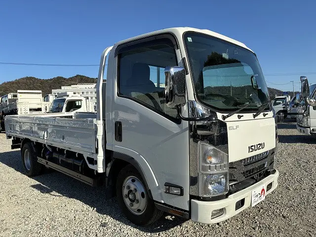 いすゞ エルフ 2RG-NLR88AR(2WD)の写真30