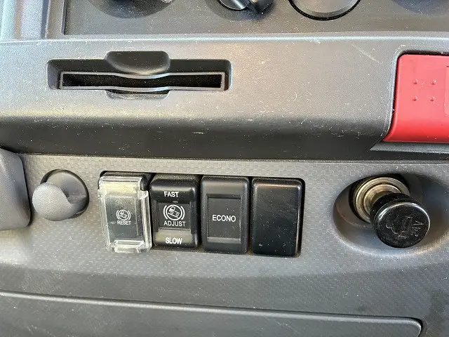 いすゞ エルフ 2RG-NLR88AR(2WD)の写真35