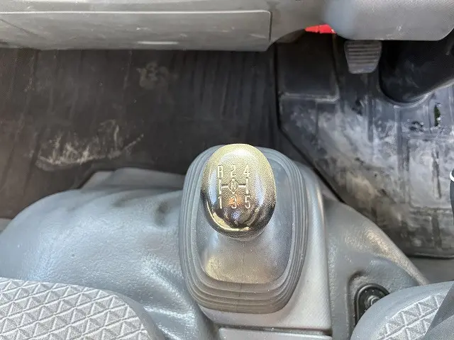 いすゞ エルフ 2RG-NLR88AR(2WD)の写真36