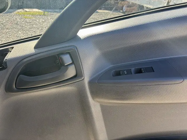 いすゞ エルフ 2RG-NLR88AR(2WD)の写真39
