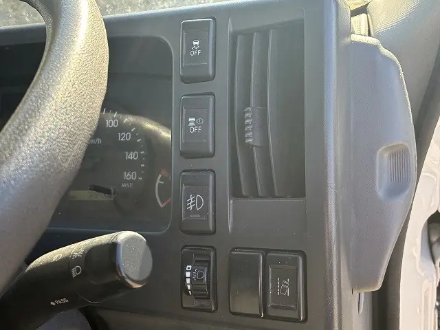 いすゞ エルフ 2RG-NLR88AR(2WD)の写真40
