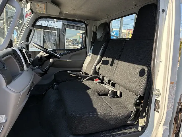 三菱 キャンター 2RG-FBA20(2WD)の写真31