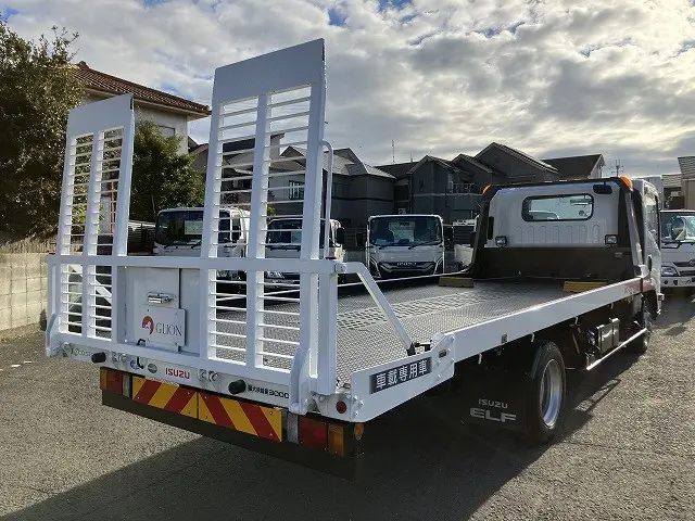 いすゞ エルフ 2RG-NPR88AN(2WD)の写真8