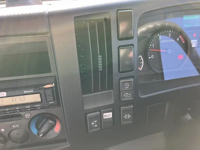 いすゞ エルフ 2RG-NPR88AN(2WD)の写真41