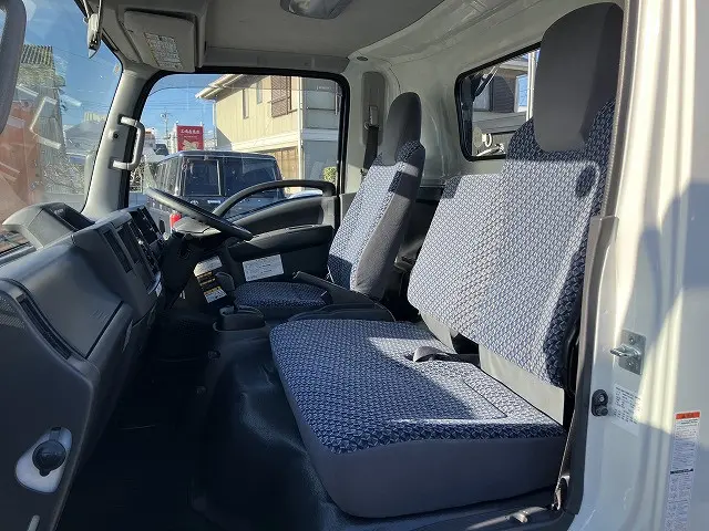 いすゞ エルフ 2RG-NPR88AN(2WD)の写真47