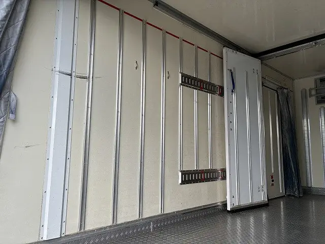 いすゞ エルフ TSG-NPR85AN(2WD)の写真15