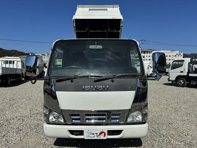 いすゞ エルフ PB-NKR81AD(2WD)の写真2