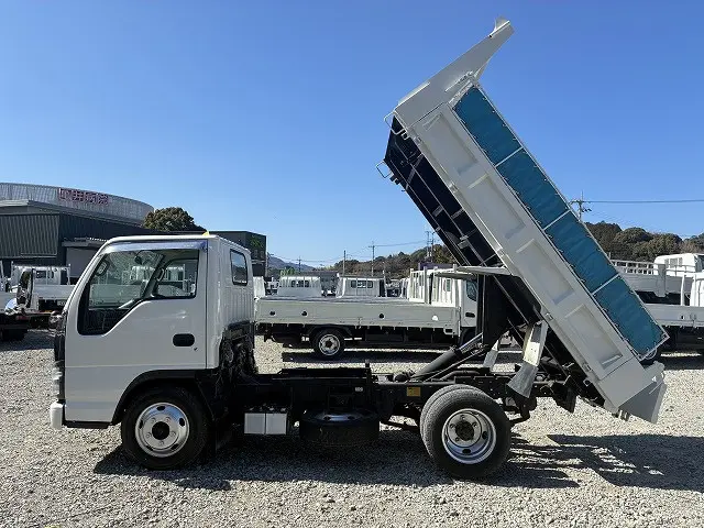 いすゞ エルフ PB-NKR81AD(2WD)の写真4